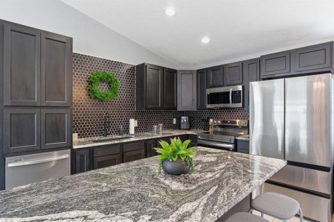House in Sorrento, Florida 2 bedrooms, 103.03 sq.m. № 2111993 - photo 7