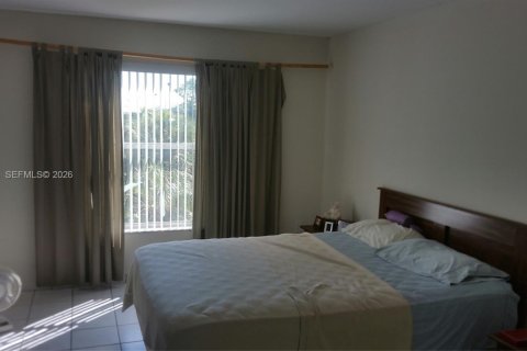 Condo in Miami, Florida, 1 bedroom  № 2068494 - photo 4