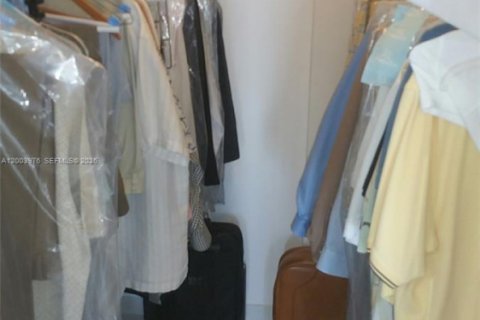 Condo in Miami, Florida, 1 bedroom  № 2068494 - photo 5