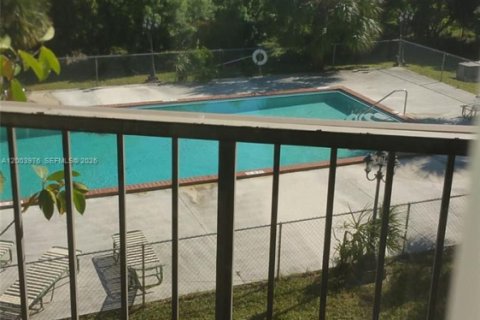 Condo in Miami, Florida, 1 bedroom  № 2068494 - photo 3