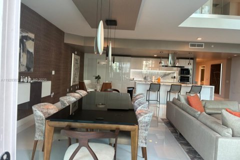 Condo in Sunny Isles Beach, Florida, 3 bedrooms № 1988340 - photo 9