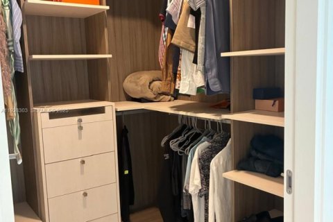 Condo in Sunny Isles Beach, Florida, 3 bedrooms № 1988340 - photo 15