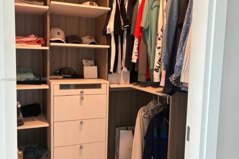 Condo in Sunny Isles Beach, Florida, 3 bedrooms № 1988340 - photo 13