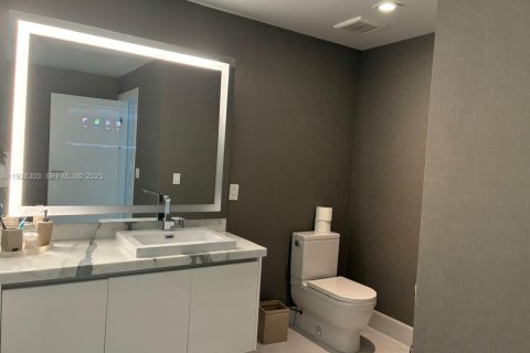 Condo in Sunny Isles Beach, Florida, 3 bedrooms № 1988340 - photo 17