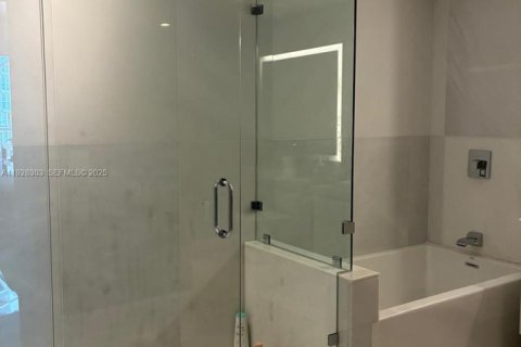 Condo in Sunny Isles Beach, Florida, 3 bedrooms № 1988340 - photo 18