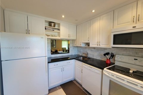 Снять в аренду кондоминиум в Лодерхилл, Флорида 2 спальни, 83.98м2, № 1990964 - фото 17