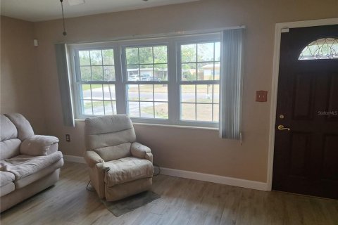 House in Seminole, Florida 3 bedrooms, 83.05 sq.m. № 2094379 - photo 8