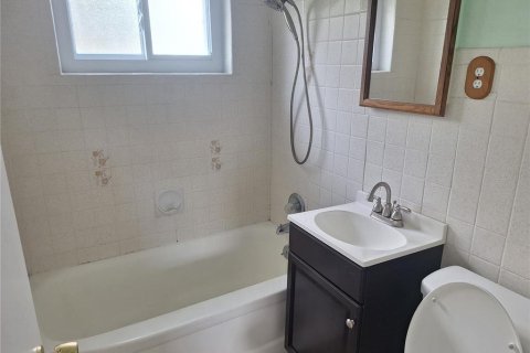 House in Seminole, Florida 3 bedrooms, 83.05 sq.m. № 2094379 - photo 16