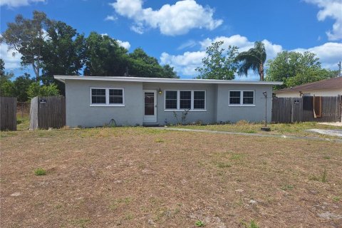 House in Seminole, Florida 3 bedrooms, 83.05 sq.m. № 2094379