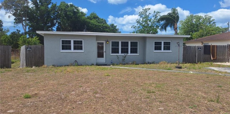 House in Seminole, Florida 3 bedrooms, 83.05 sq.m. № 2094379