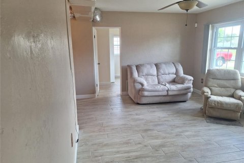 House in Seminole, Florida 3 bedrooms, 83.05 sq.m. № 2094379 - photo 7