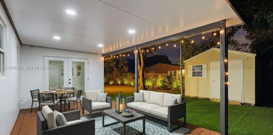 House in Margate, Florida 3 bedrooms, 144.28 sq.m. № 1988990