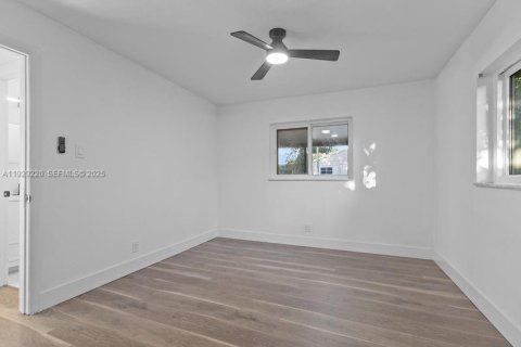 House in Margate, Florida 3 bedrooms, 144.28 sq.m. № 1988990 - photo 27