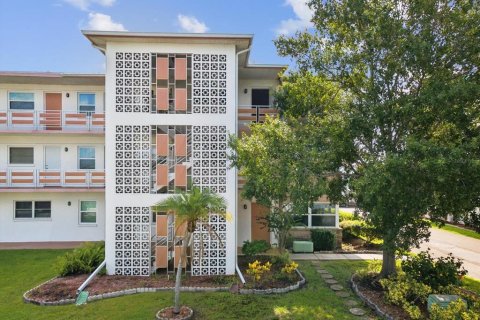 Condo in Saint Petersburg, Florida, 2 bedrooms  № 1810926 - photo 28
