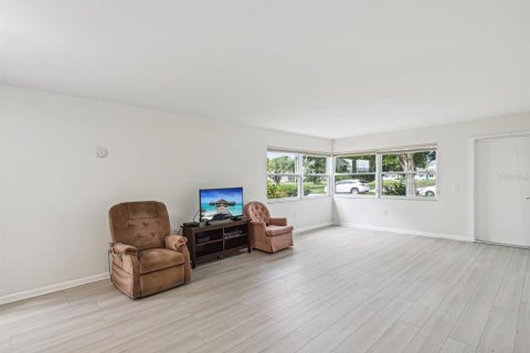 Condo in Saint Petersburg, Florida, 2 bedrooms  № 1810926 - photo 3