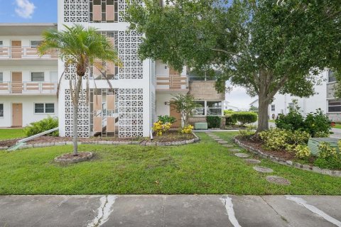 Condo in Saint Petersburg, Florida, 2 bedrooms  № 1810926 - photo 23