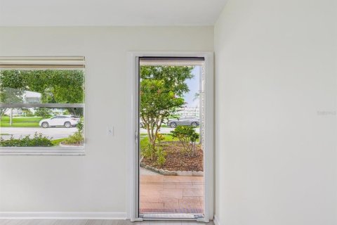 Condo in Saint Petersburg, Florida, 2 bedrooms  № 1810926 - photo 24