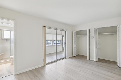 Condo in Saint Petersburg, Florida, 2 bedrooms  № 1810926 - photo 8