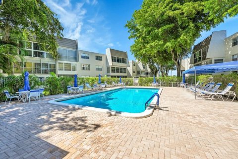 Condominio en venta en Tamarac, Florida, 1 dormitorio, 65.03 m2 № 1976453 - foto 16