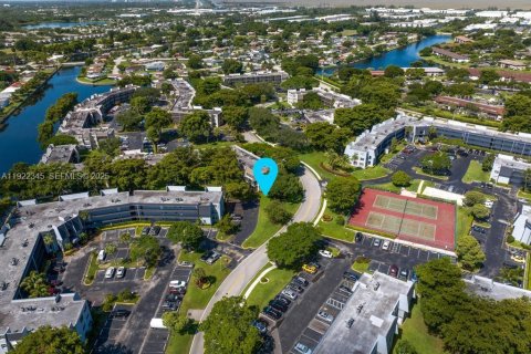 Condominio en venta en Tamarac, Florida, 1 dormitorio, 65.03 m2 № 1976453 - foto 25