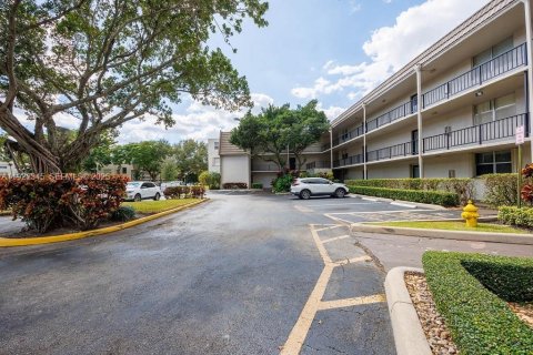 Condominio en venta en Tamarac, Florida, 1 dormitorio, 65.03 m2 № 1976453 - foto 13