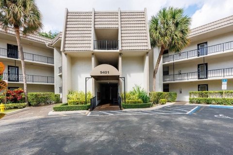 Condominio en venta en Tamarac, Florida, 1 dormitorio, 65.03 m2 № 1976453 - foto 1