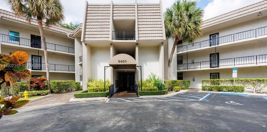 Condominio en Tamarac, Florida, 1 dormitorio  № 1976453