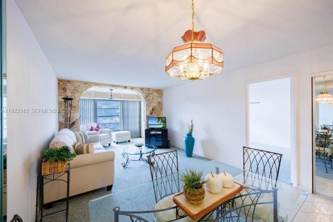 Condominio en venta en Tamarac, Florida, 1 dormitorio, 65.03 m2 № 1976453 - foto 4