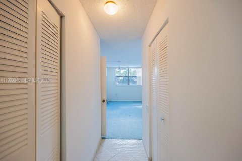 Condominio en venta en Tamarac, Florida, 1 dormitorio, 65.03 m2 № 1976453 - foto 9