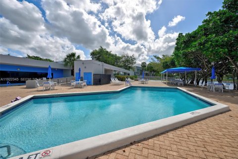 Condominio en venta en Tamarac, Florida, 1 dormitorio, 65.03 m2 № 1976453 - foto 20