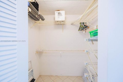 Condominio en venta en Tamarac, Florida, 1 dormitorio, 65.03 m2 № 1976453 - foto 12