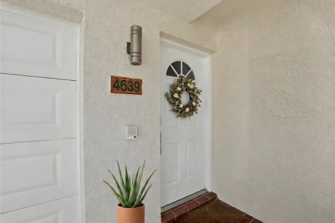 Купить таунхаус в Сент-Пит-Бич, Флорида 3 комнаты, 211.35м2, № 2092818 - фото 3