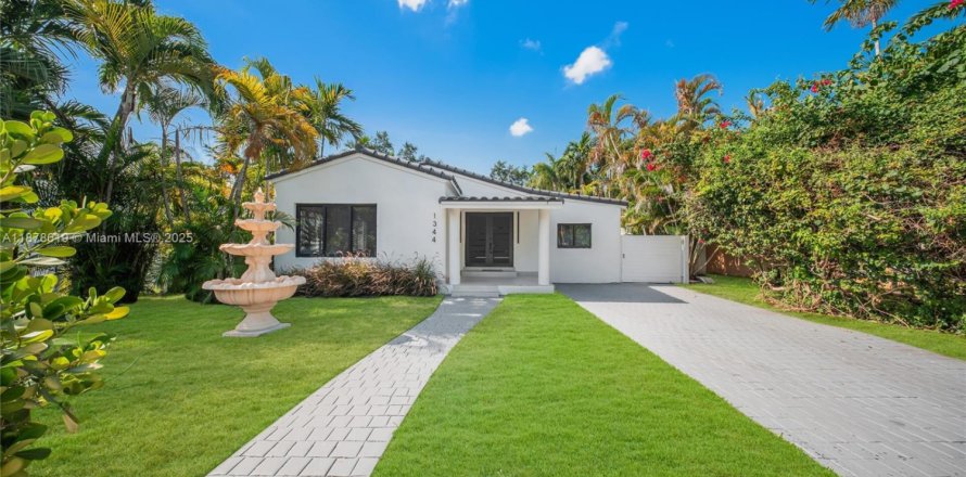 House in Miami, Florida 4 bedrooms, 265.42 sq.m. № 1920702