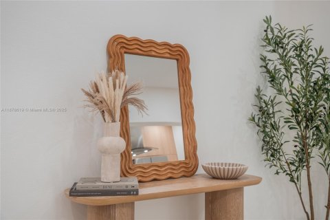 House in Miami, Florida 4 bedrooms, 265.42 sq.m. № 1920702 - photo 9