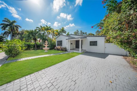 House in Miami, Florida 4 bedrooms, 265.42 sq.m. № 1920702 - photo 3