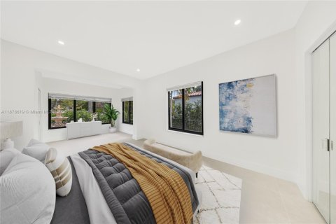 House in Miami, Florida 4 bedrooms, 265.42 sq.m. № 1920702 - photo 30