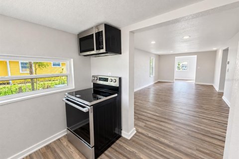 House in Auburndale, Florida 2 bedrooms, 69.86 sq.m. № 2393995 - photo 14