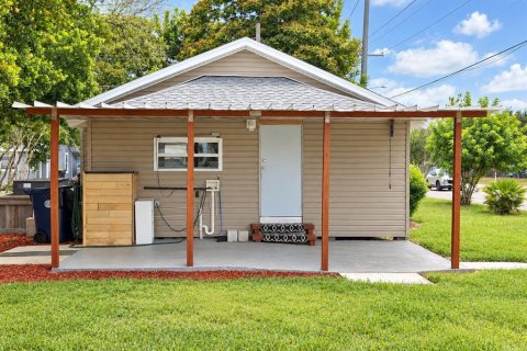 House in Auburndale, Florida 2 bedrooms, 69.86 sq.m. № 2393995 - photo 23