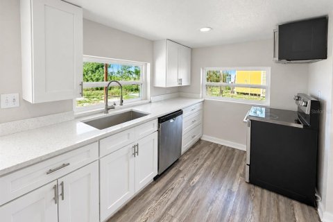 House in Auburndale, Florida 2 bedrooms, 69.86 sq.m. № 2393995 - photo 9