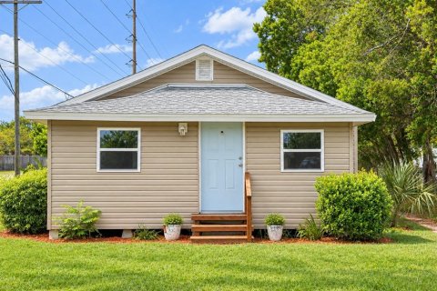 House in Auburndale, Florida 2 bedrooms, 69.86 sq.m. № 2393995 - photo 3