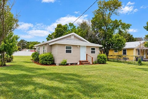 House in Auburndale, Florida 2 bedrooms, 69.86 sq.m. № 2393995