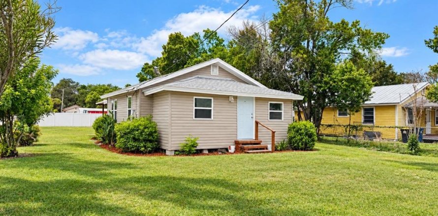 House in Auburndale, Florida 2 bedrooms, 69.86 sq.m. № 2393995