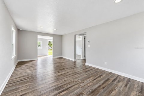 House in Auburndale, Florida 2 bedrooms, 69.86 sq.m. № 2393995 - photo 6