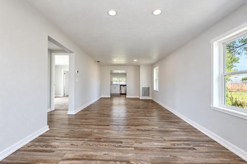 House in Auburndale, Florida 2 bedrooms, 69.86 sq.m. № 2393995 - photo 7