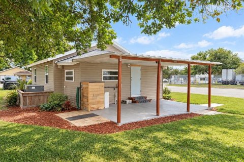 House in Auburndale, Florida 2 bedrooms, 69.86 sq.m. № 2393995 - photo 5