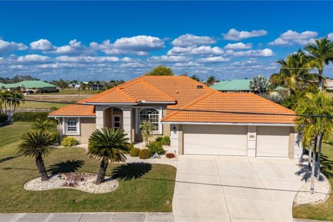 Villa ou maison à vendre à Punta Gorda, Floride: 3 chambres, 210.61 m2 № 2141889 - photo 2