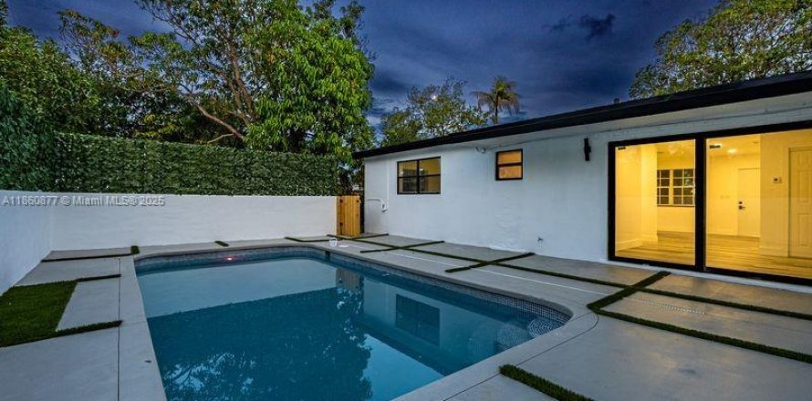 House in Fort Lauderdale, Florida 3 bedrooms, 124.02 sq.m. № 1889011