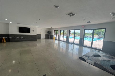 Condo in Lauderhill, Florida, 2 bedrooms  № 1893183 - photo 8