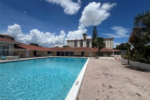 Condo in Lauderhill, Florida, 2 bedrooms  № 1893183 - photo 6