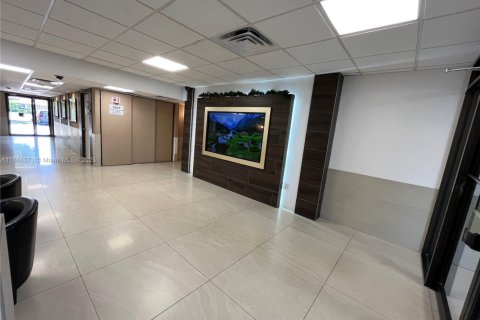Condo in Lauderhill, Florida, 2 bedrooms  № 1893183 - photo 15